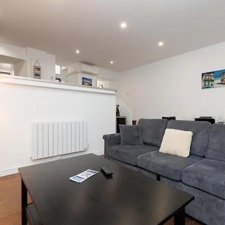 Immogroom - Elegant 3br Steps From Le Palais