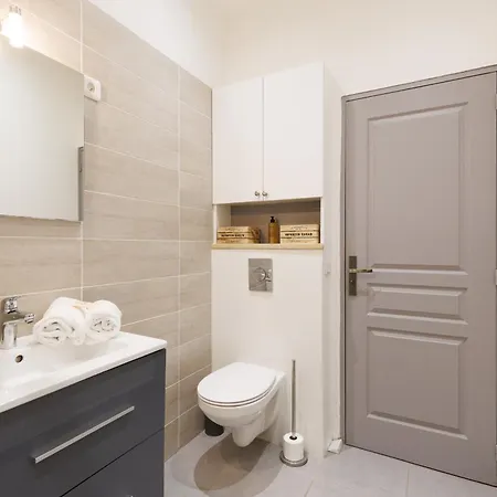 Immogroom - Elegant 3br Steps From Le Palais *